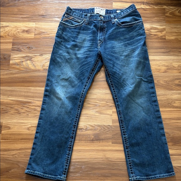 Ariat Dark Blue Distressed Jeans like new!! - Picture 2 of 8